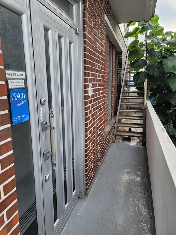 목포 에스타시옹 1913 - 2층 숙소 현관