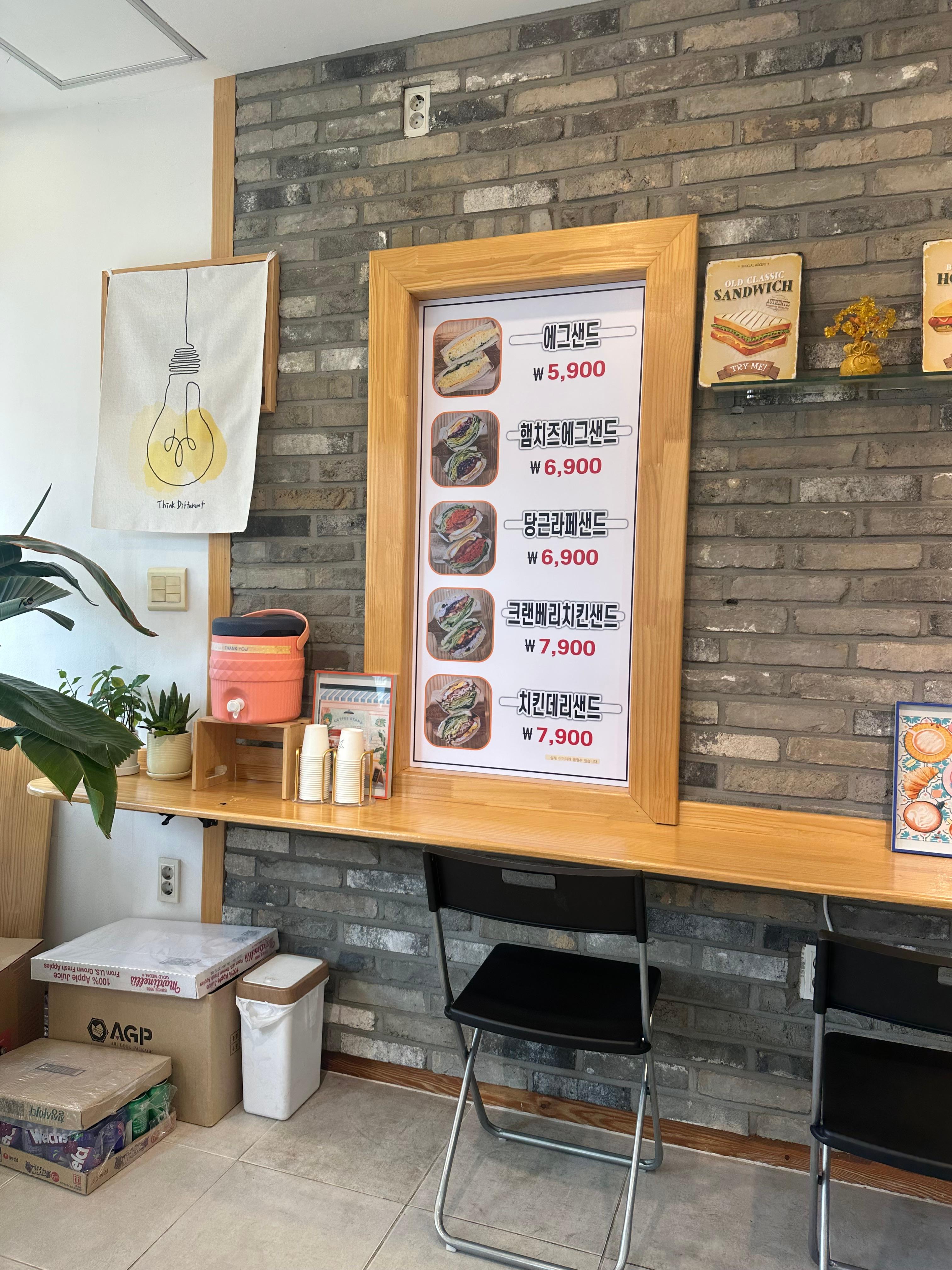 Can this even fit in your mouth? Super-Sized Veggie Bomb Cannonball Sandwich (Seoul Yongsan Samgakji Top Sandwich &mdash; healthy sandwich, famous spot, diet-friendly, packed with fresh vegetables, only around 6,000 won, also sells hot dogs, coffee discounts, great for feeling full)