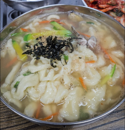 6시내고향 논산화지중앙시장 순대국밥 주걱수제비 생딸기라떼