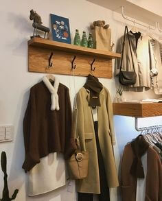 모던한-스웨터-두벌이-멋있게 걸려있는-가게