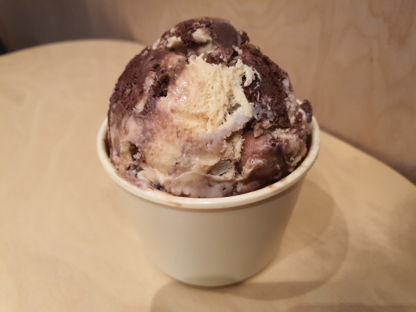 배스킨라빈스 초콜릿 쿠키 스모어 아이스크림