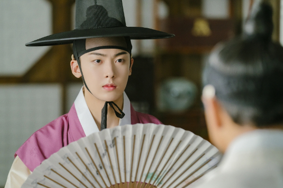 배우 윤산하(아스트로 멤버)가 영화 &#39;수운잡방&#39;(감독 최연수)에서 김유를 연기하고 있다. [사진=KBS 한국방송&#44; 아센디오]