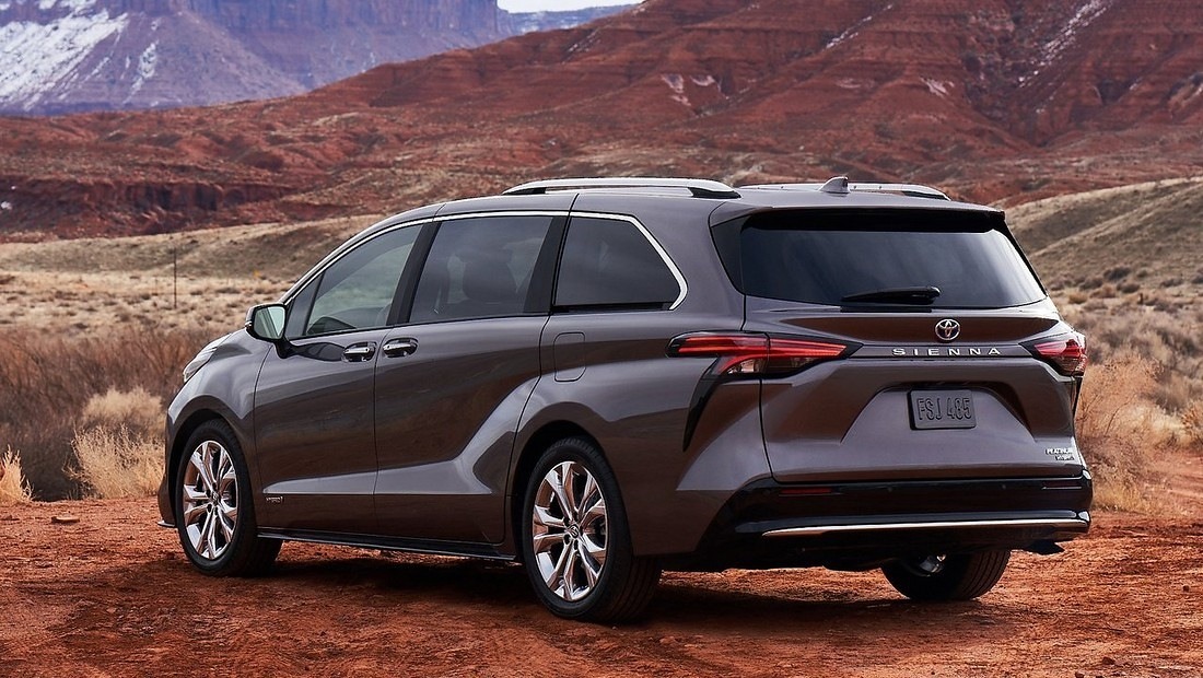 토요타 시에나 하이브리드 차량 측후면 사진 출처 다음자동차