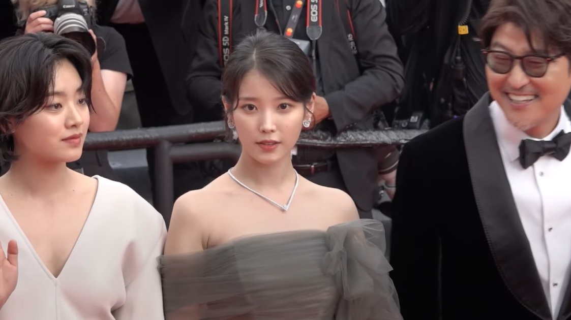 아이유 목걸이
