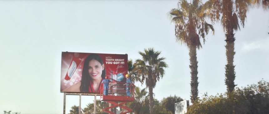 영화 &amp;#39;서브스턴스(The Substance)&amp;#39; 관람평 - 현대 사회의 외모 지상주의와 젊음에 대한 집착 풍자