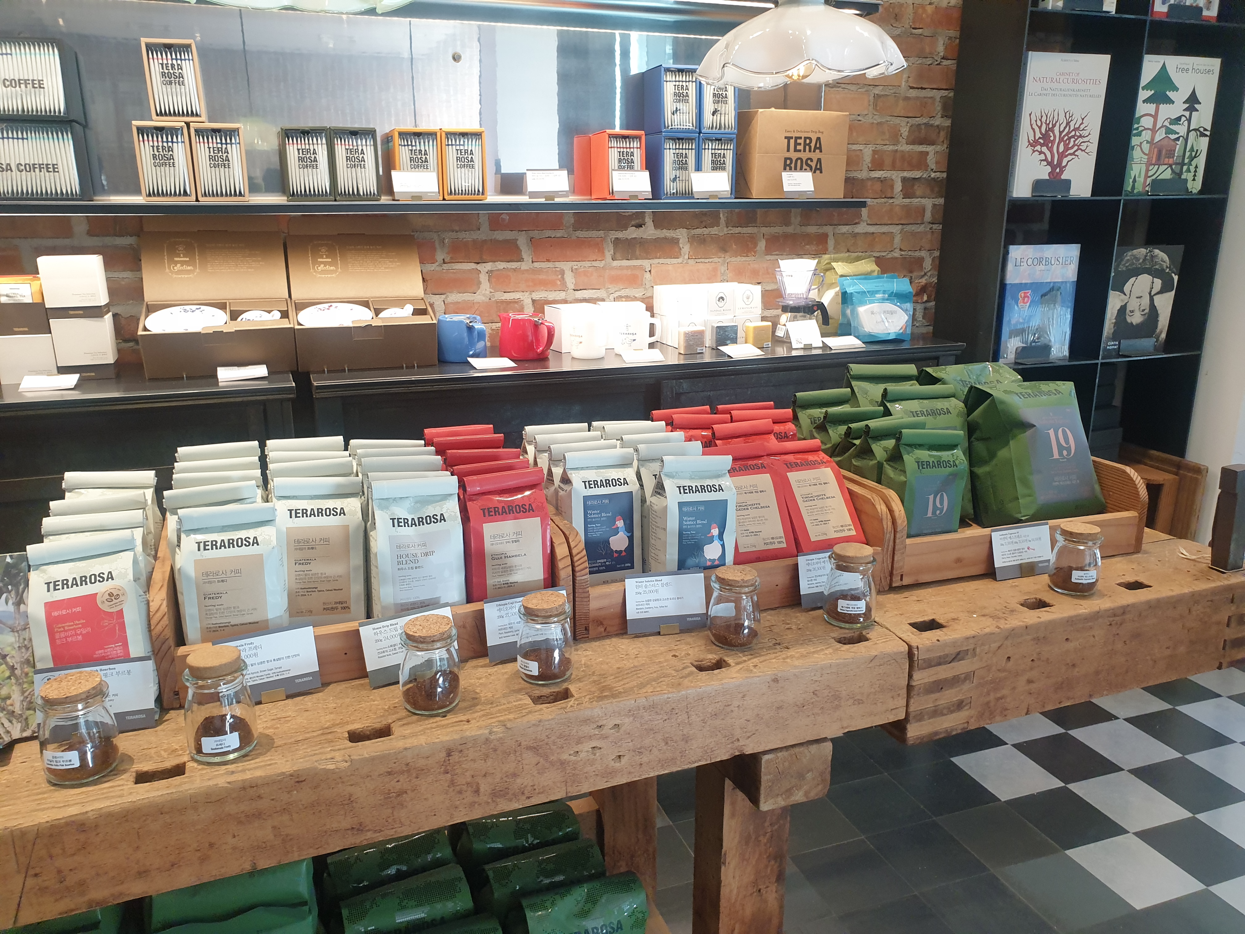 테라로사 광화문점 원두커피 판매대