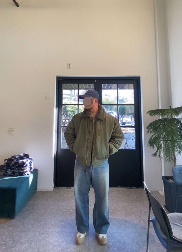 데일리룩('26.1.1.)브이투 스톤워싱 빈티지 볼캡, 알파인더스트리 B-15 항공자켓 점퍼, 어커버 롱슬리브 티셔츠, 에러스익셉티드 왁스드 데님 팬츠, 커먼센스 독일군 스니커즈