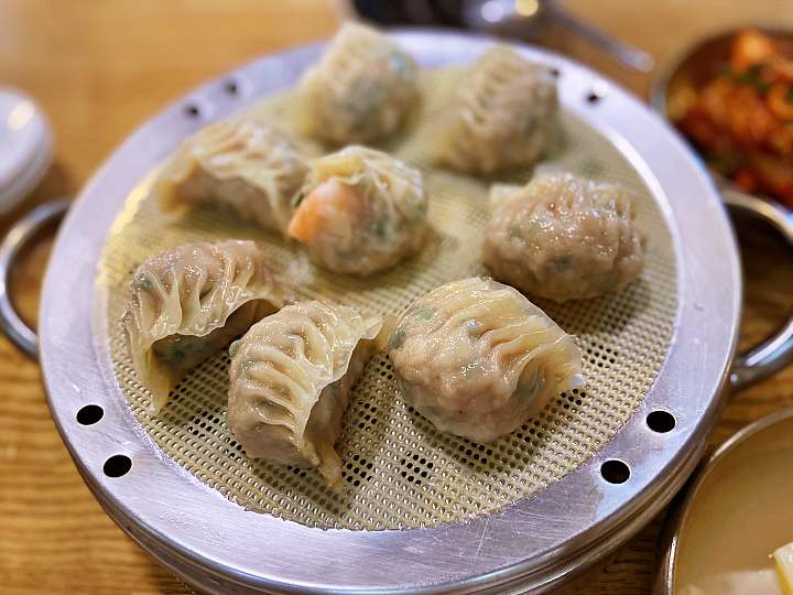 백반기행 박은영 편 메밀칼국수 메밀밥 봄동 겉절이 메밀 새우 교자 만두 관악 신림 맛집 소개