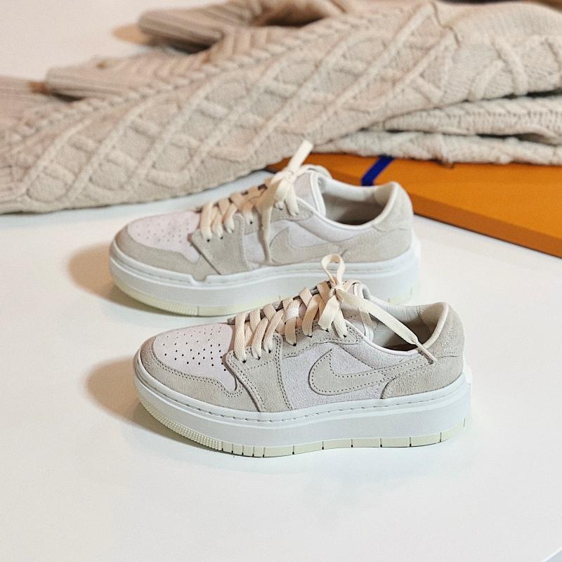 나이키 우먼스 에어 조던1 엘리베이트 로우 스웨이드 베이지