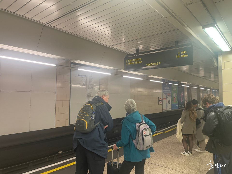 영국-지하철-피카딜리라인