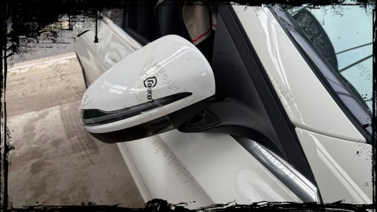 벤츠 C클래스(W205) 사이드미러 목파손 수리 전