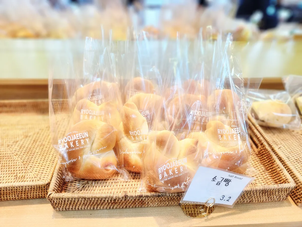 진열된-빵-소금빵