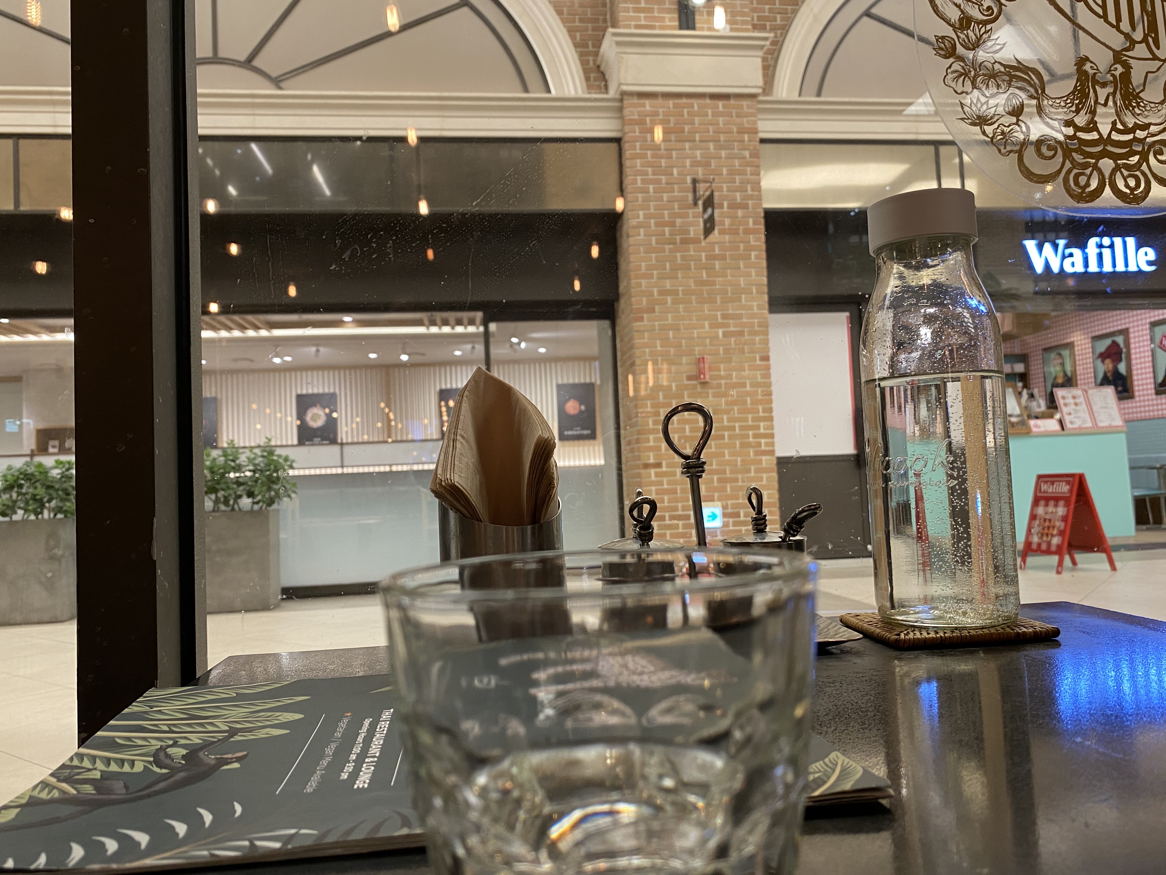 부다스벨리 창가