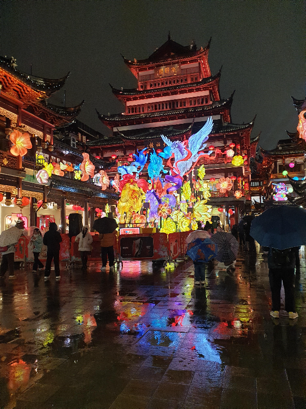 상상 속 동물들이 나오는 조명들