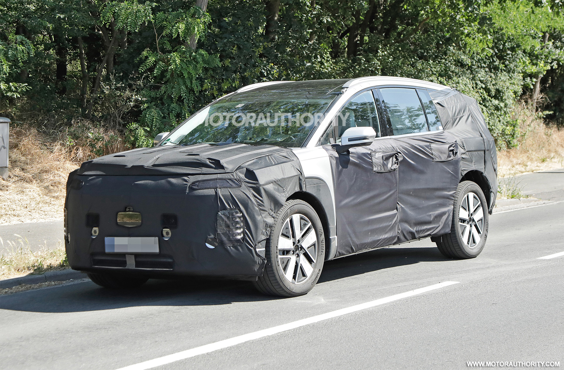 현대자동차의 대형 전기 SUV '아이오닉7' 테스트카가 포착됐다.