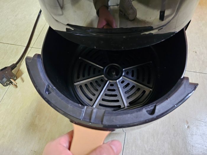 요리-용기가-오픈되어있는-에어프라이어