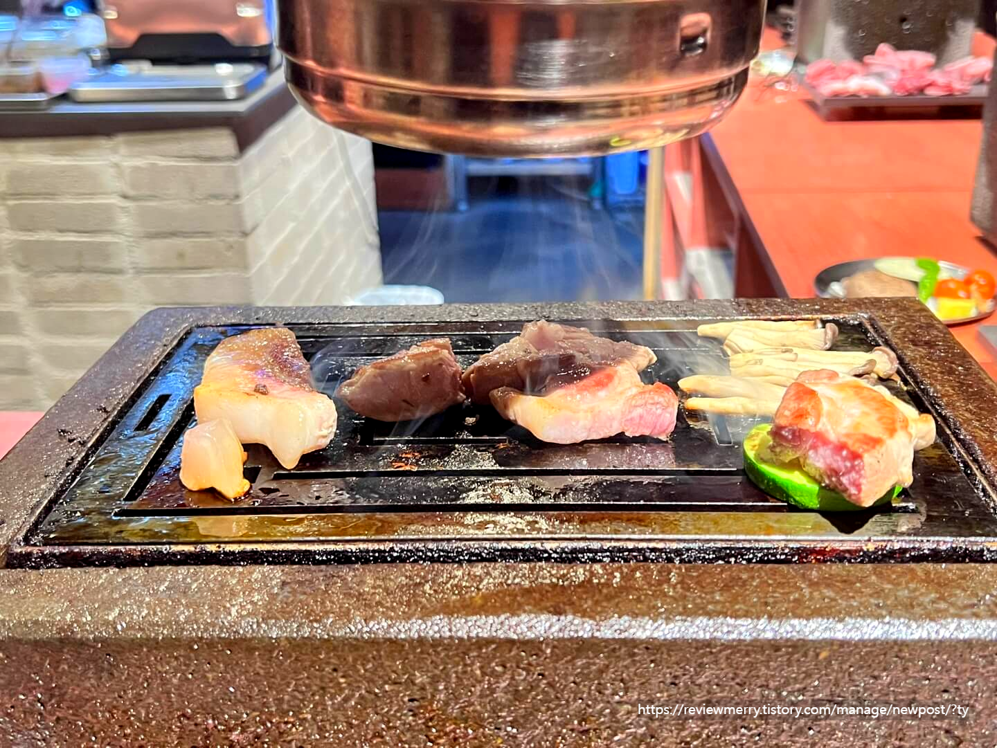 돌판 고기 굽는 사진