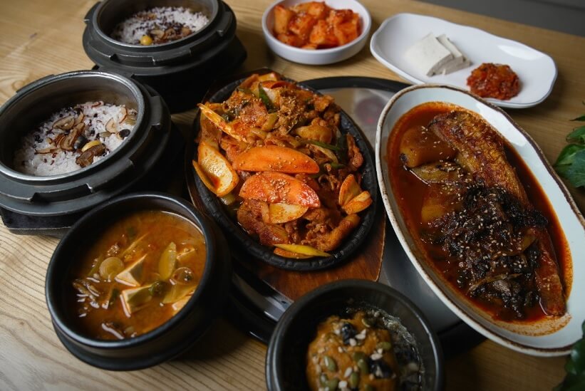 생생정보 오늘 또 방문 스타밥집 가수 김수찬 단골 인천 24시 경희궁 효성점 왕갈비탕 돼지왕갈비 맛집