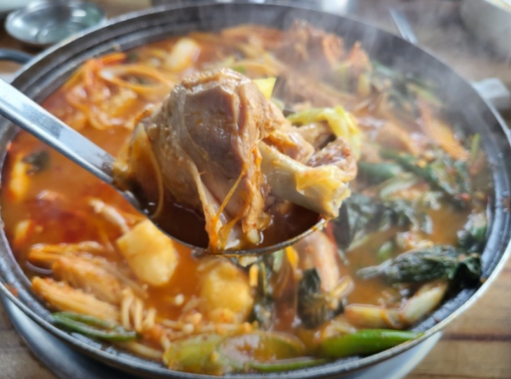 파주 바윗재 흙염소전골