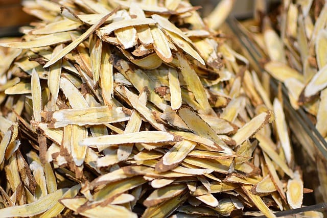 감초는 "약방의 감초"로 불릴정도로 놀라운 건강상의 효과가 있다.