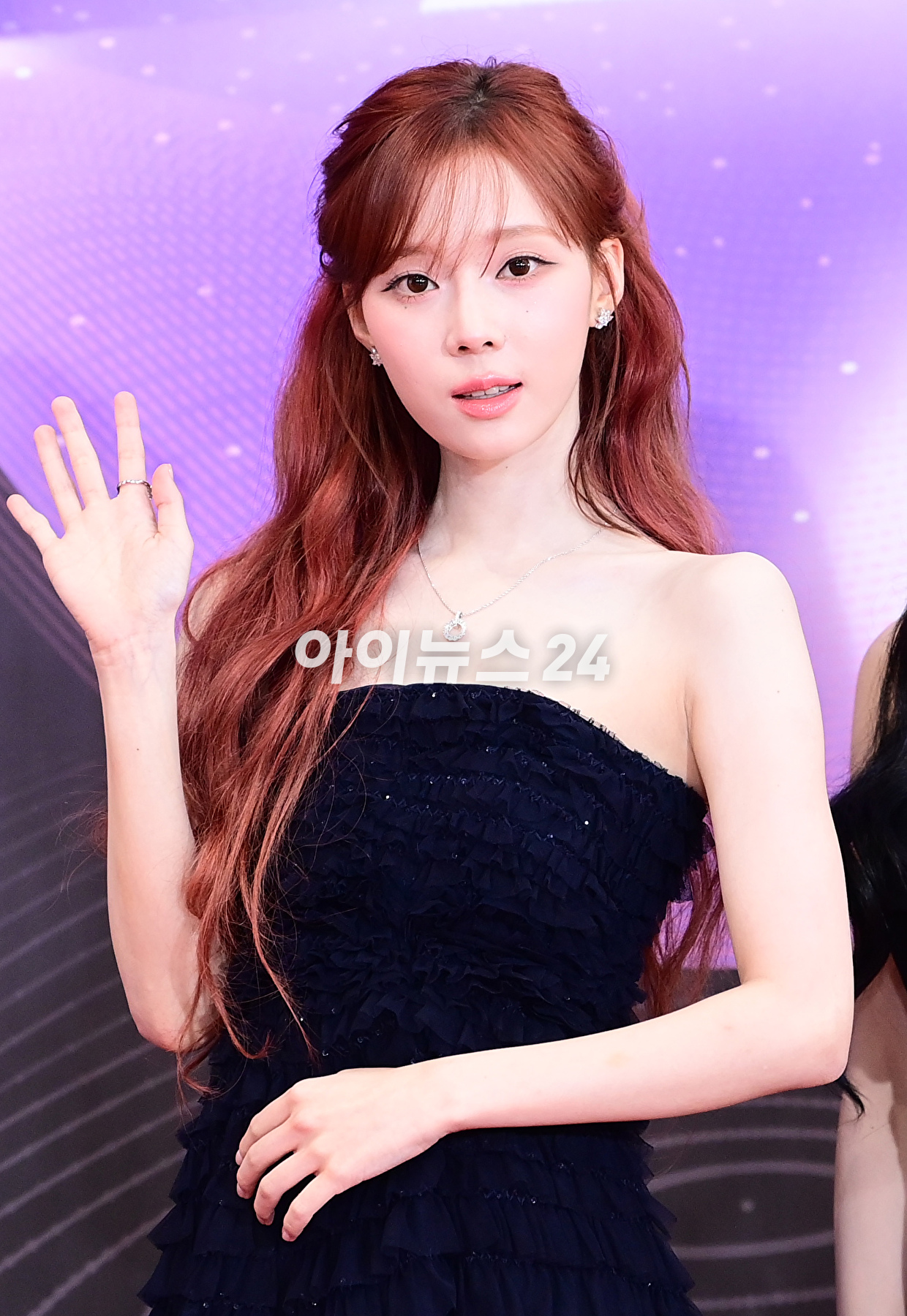 그룹 에스파(aespa)가 15일 오후 서울 여의도 KBS홀에서 열린 &#39;2023 뮤직뱅크 글로벌 페스티벌&#39; 레드카펫 포토월 행사에 참석하고 있다. [사진=정소희 기자]