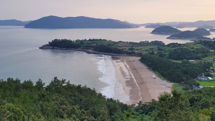 서핑하기-좋은-고흥-남열해돋이해수욕장-해변-전경