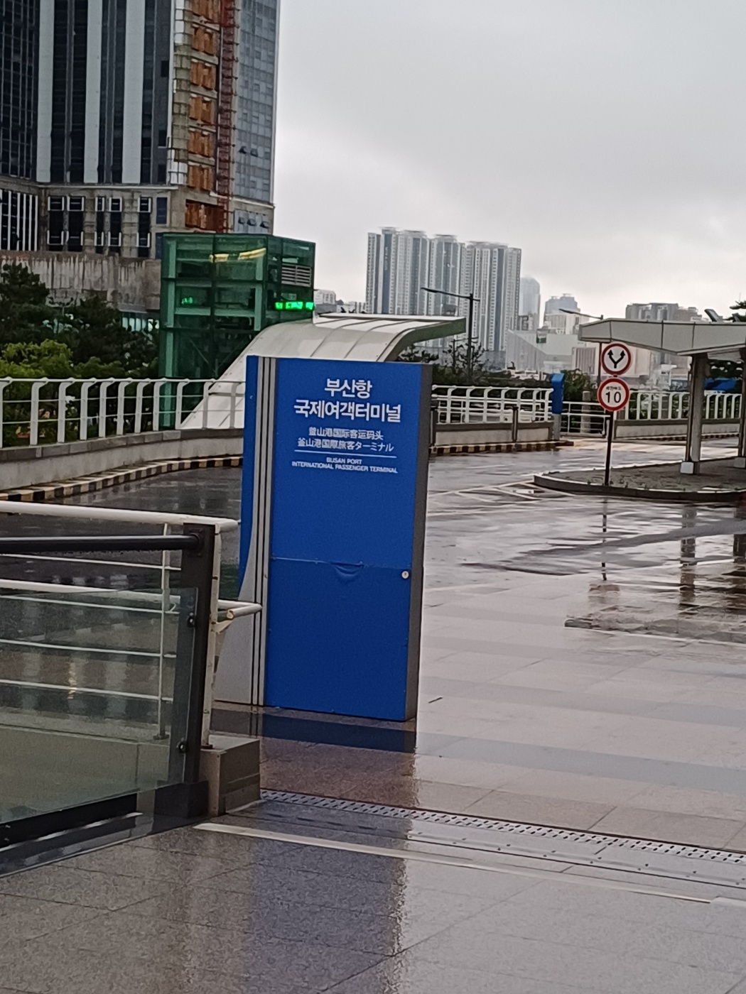 부산항_국제여객터미널_바로_앞
