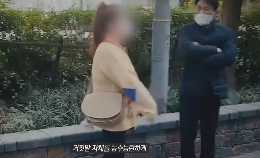 친모가 거짓으로 아이를 잃어버렸다고 진술하는 장면