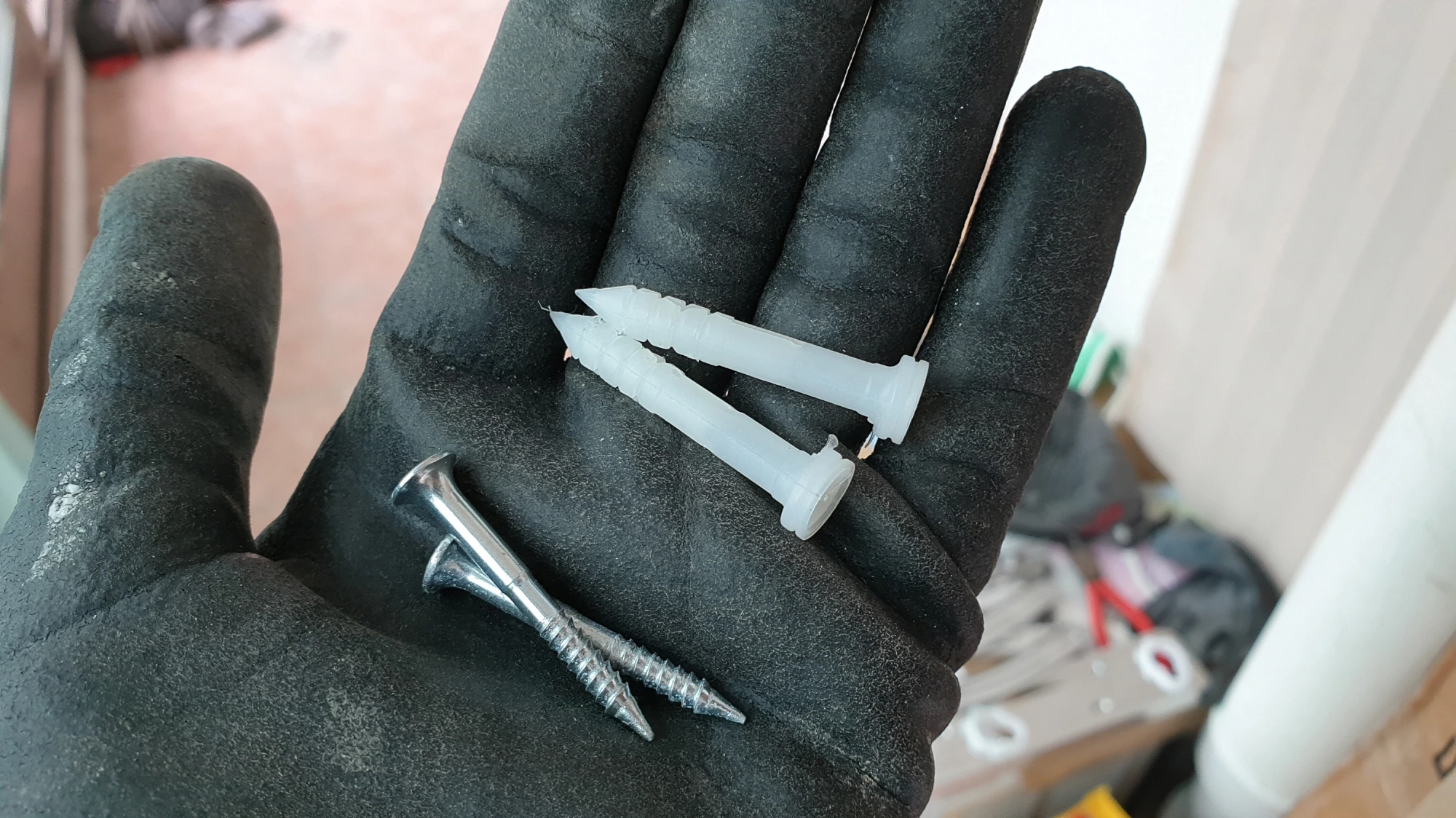 건조대 고정 볼트와 칼블럭