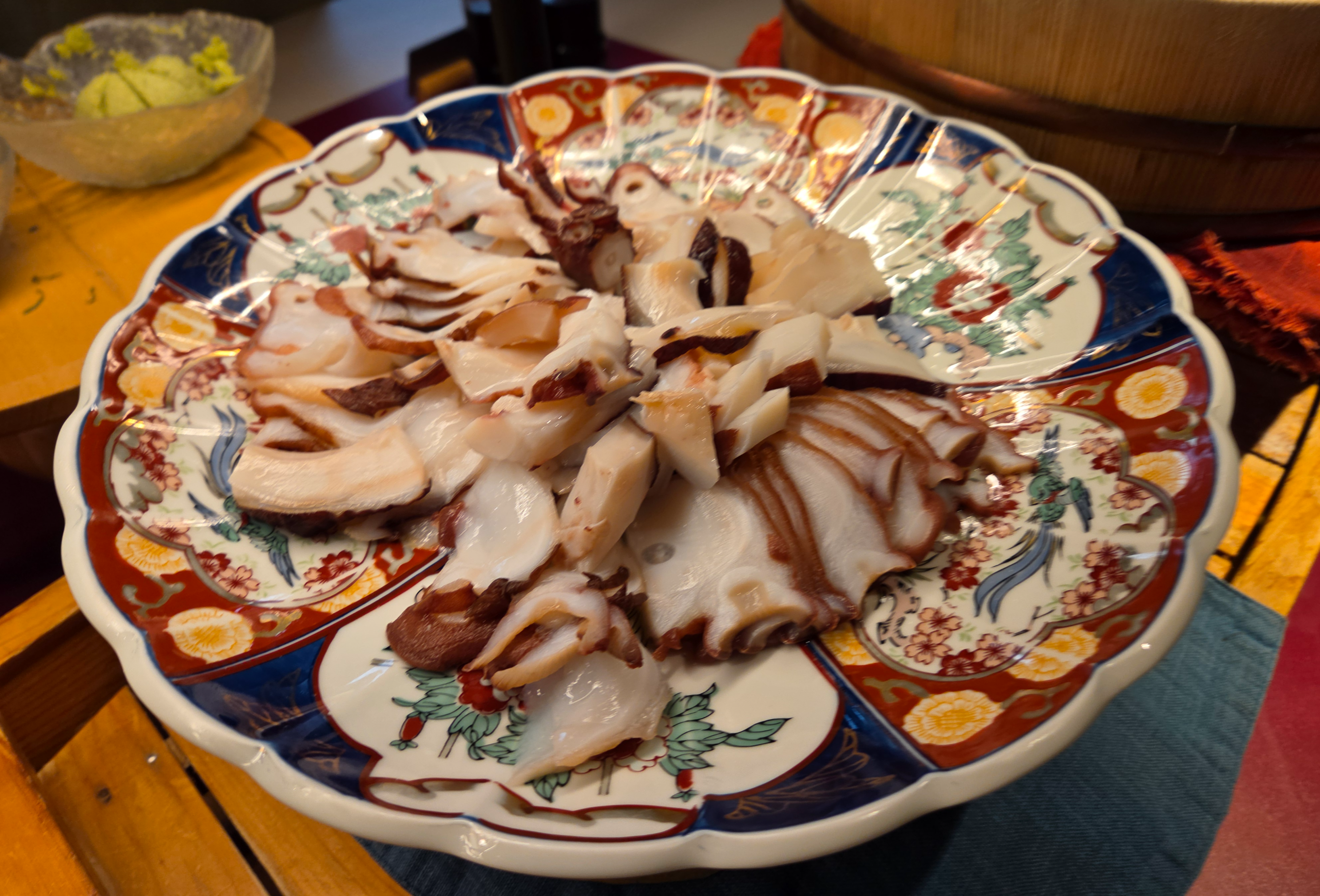 니니누푸리 해산물 뷔페 문어가 놓인 신선한 코너