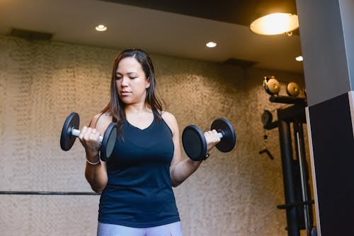 갱년기 골다공증 증상&middot;원인&middot;치료 - 뼈 건강이 무너지는 시기