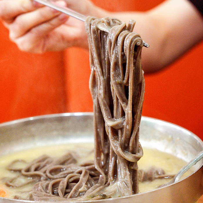 봉평옹심이메밀칼국수 메밀면 수타