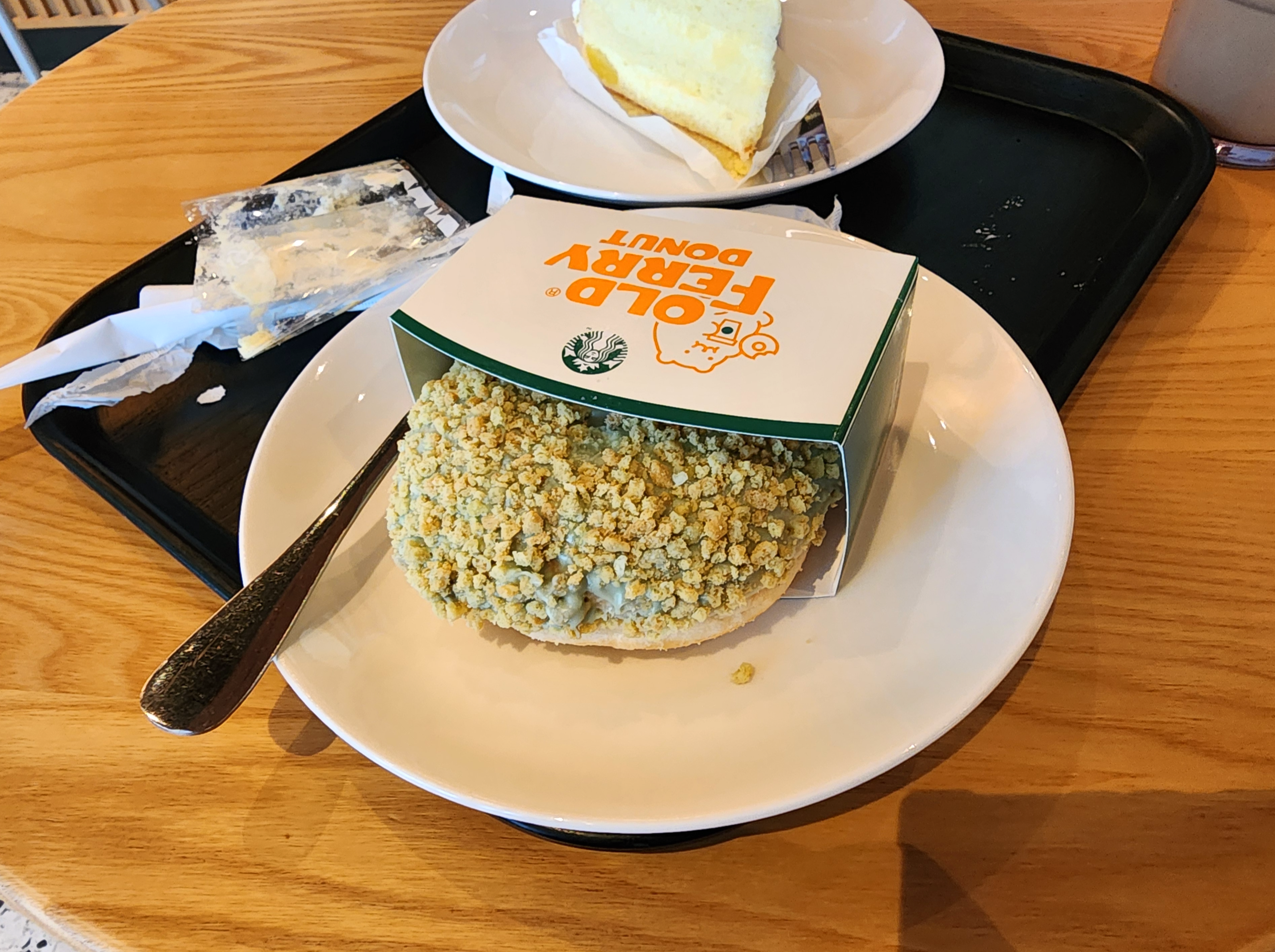 스타벅스_OFD피스타치오크림도넛