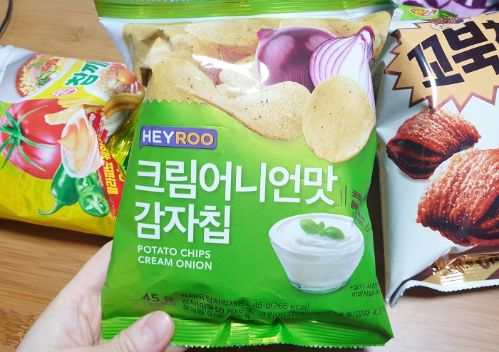 내돈내산 솔직 후기 꼬북칩 초코 츄러스 맛 cu 편의점 과자 헤이루 크림 어니언 감자칩 맥스 포테이토 크리스프 사워크림 참깨라면 타임 상품권 포인트 gs25 추천 가격 알바 아르바이트 품절 대란 코깔콘 바베큐 자색고구마 스위트콘 쿠키 가성비