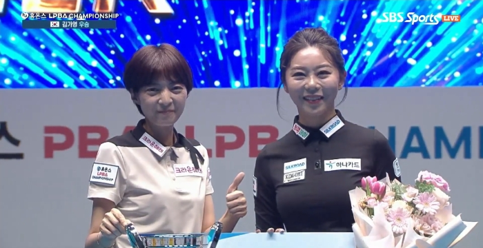 휴온스 LPBA챔피언십 우승자 김가영 선수(우), 준우승자 임정숙 당구선수