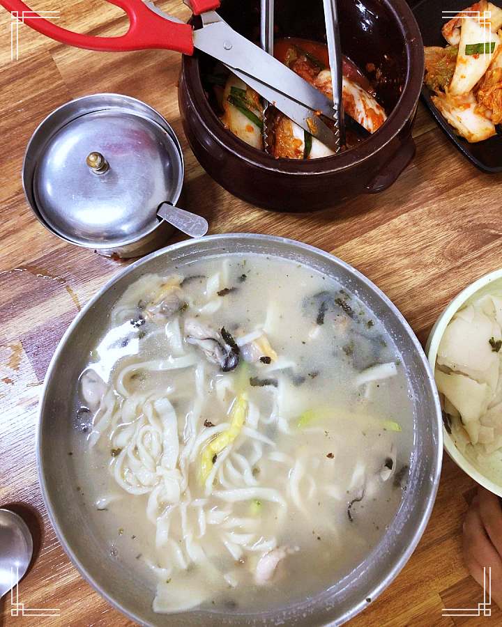 토요일은 밥이좋아 시흥 목감 해물칼국수 맛집 굴 바지락 오만둥이 육수 3대장 칼국수 수제비 칼제비 현지인 추천 토밥 좋아 방송정보