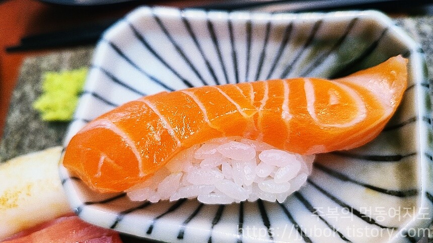 고쉐프의-신선한-초밥-연어-2