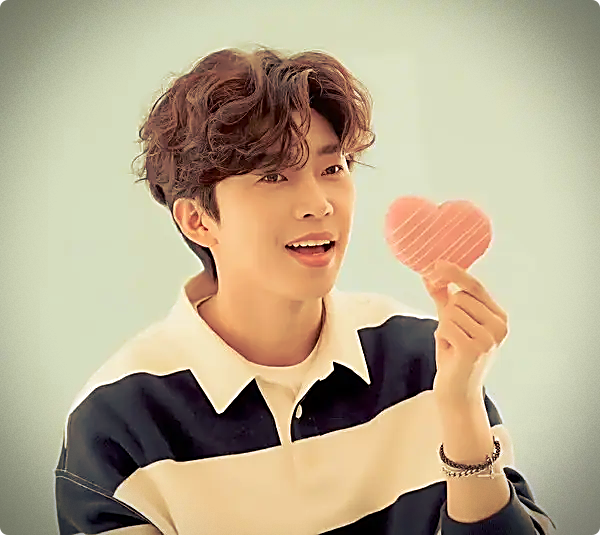 하트를 손에 든 임영웅