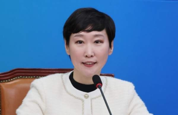 민주당 이지은 대변인 사퇴 파문, 이재명 윤석열 비유 발언의 본질과 8월 전당대회 계파 갈등 완벽 분석