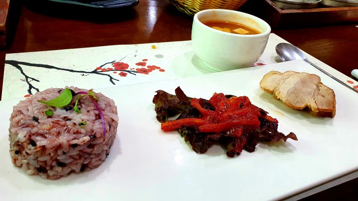 근접-촬영한-밥과-보쌈