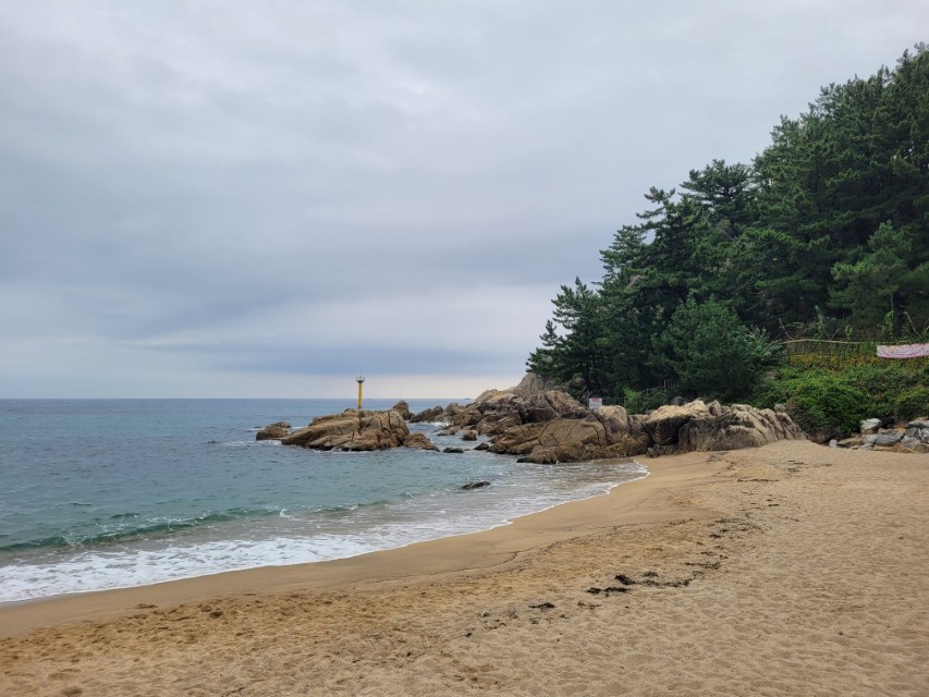 고성 가진해변 바위 해안 풍경