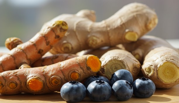 몸속 염증 싹 없애주는 고마운 음식(강황, 생강, 블루베리)