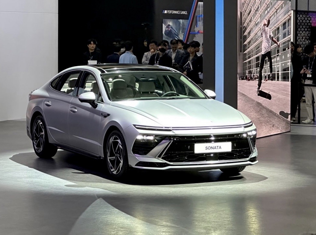 서울모빌리티쇼에-전시된-2024-쏘나타-페이스리프트