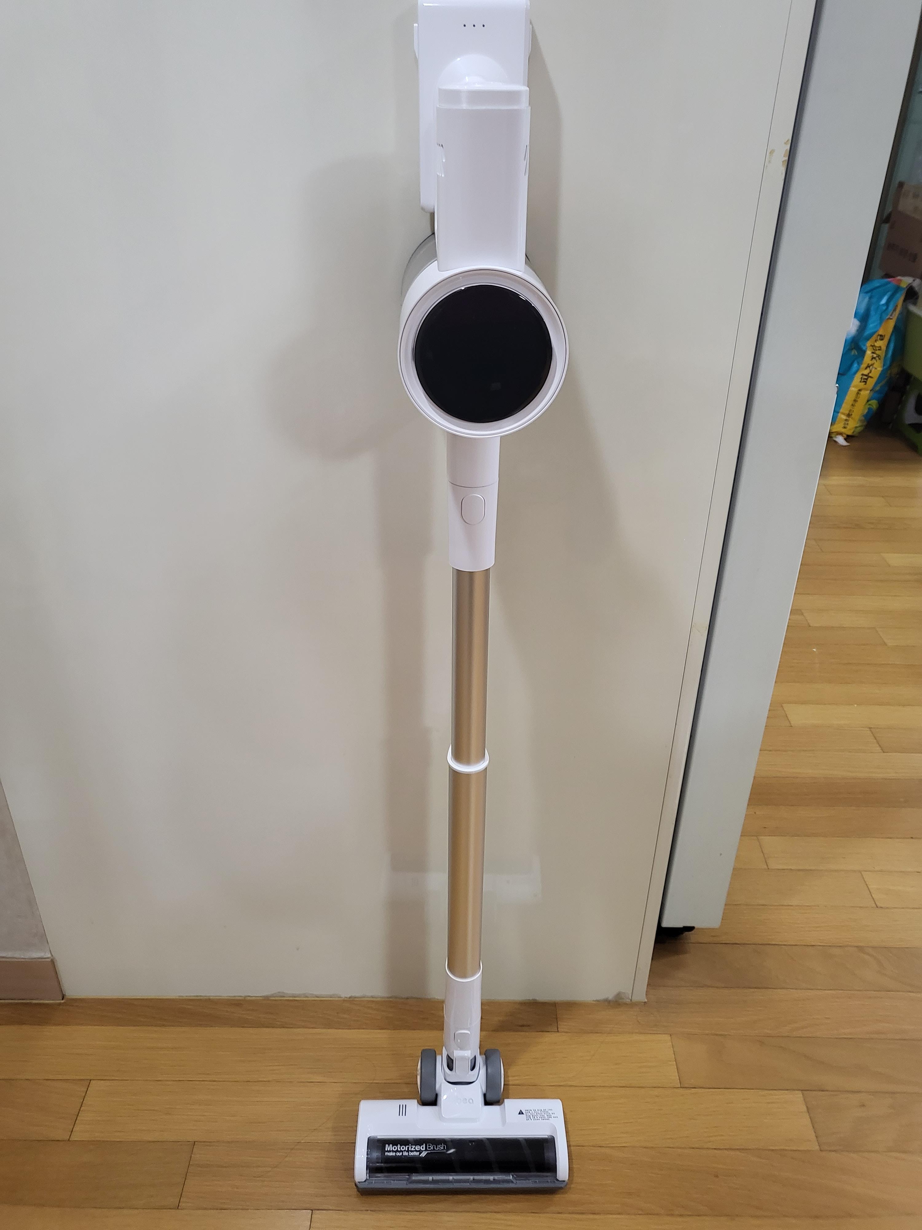 벽에-기댄-사진