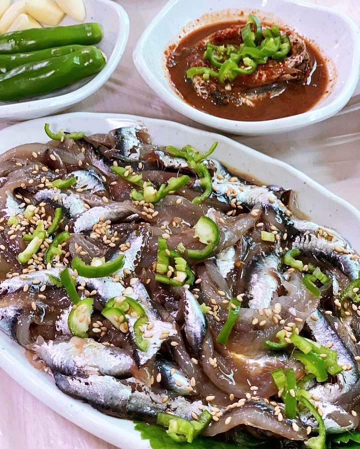 식객 허영만 백반기행 조성모 편 생 멸치회 정식 정성가득 계란말이 반찬 경주 맛집 소개