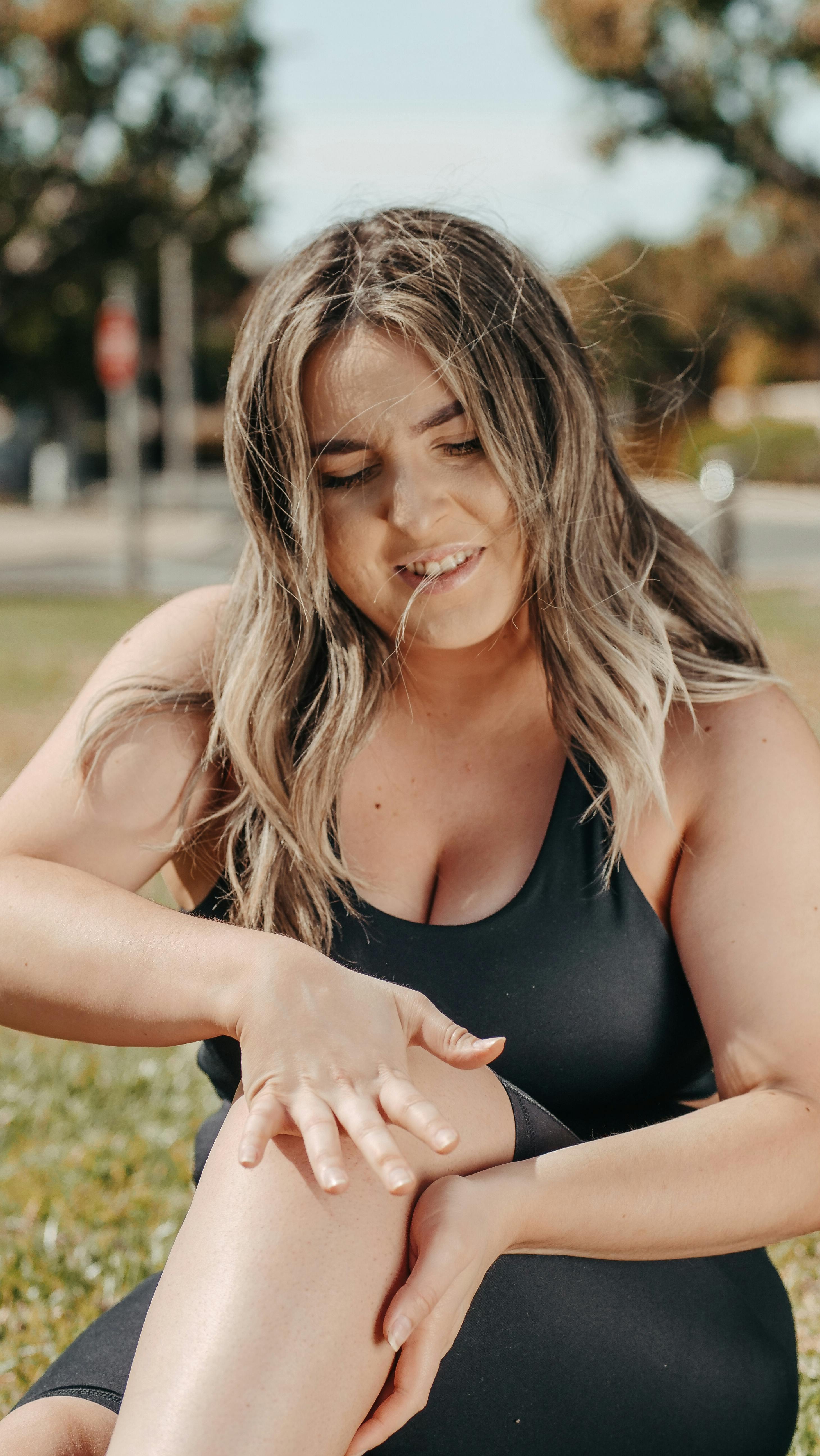 40대 중년 여성의 홈트레이닝 - 무릎 관절 보호를 위한 올바른 스트레칭 자세