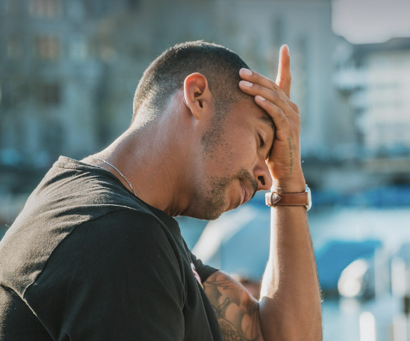 스트레스 받는 남자