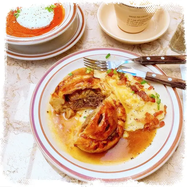 석촌호수 벚꽃구경 데이트코스 미트파이 스위트파이 파이 전문점 베이커리 카페 잠실 송리단길 맛집