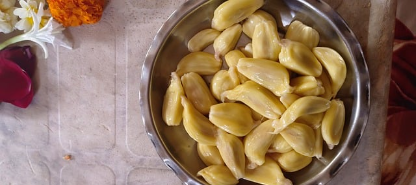 잭프룻 씨앗 – 단백질과 전분이 많아 비건 식단에서 육류 대용으로 인기