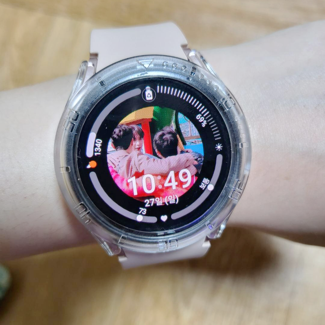 갤럭시워치4 보호케이스 착용 모습